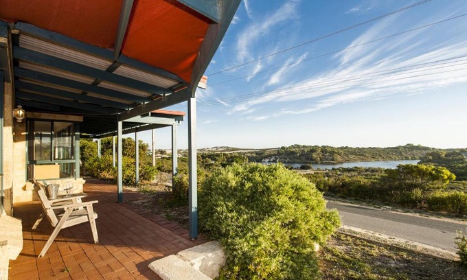 Guilderton House | Moore Views - Stunning River Views