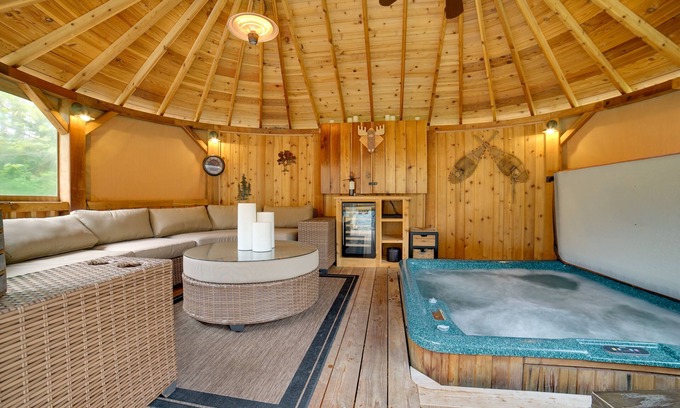 Baring Cabin | 'Moose Lodge' Cabin w/Entertainment Gazebo!