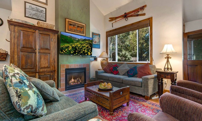 North Park City House | Moose Mgmt at Three Kings 8: King beds-Central AC-Pool-Hot Tub