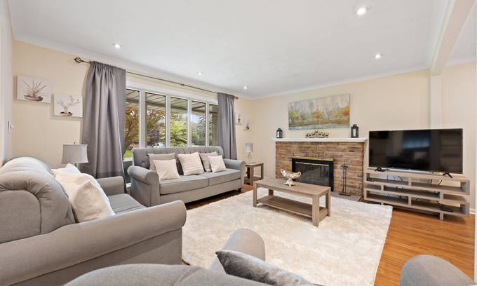 Thornhill House | More then 30 days booking - 3Bedroom home with nice backyard &Parking