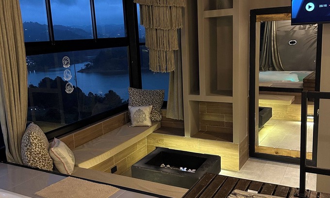 El Penol Cabin | MORITZ BY MONTE GANDOLFO - LUXURY CABIN - JACUZZI - VIEW - ROMANTIC EXPERIENCES