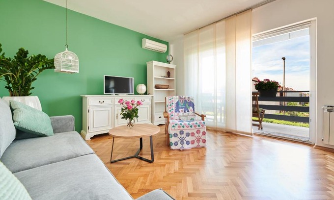 Murine Apartment | Morning Light