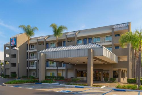Anaheim Resort Hotel | Motel 6-Anaheim, CA - Maingate