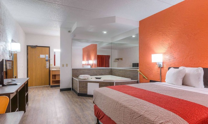 Bridgeview Hotel | Motel 6 Bridgeview, IL
