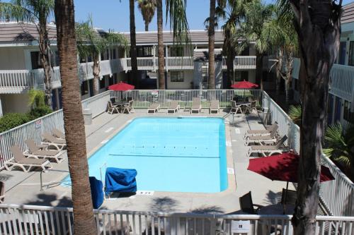Coalinga Hotel | Motel 6-Coalinga, CA - East