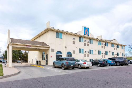 Fort Lupton Hotel | Motel 6-Fort Lupton, CO