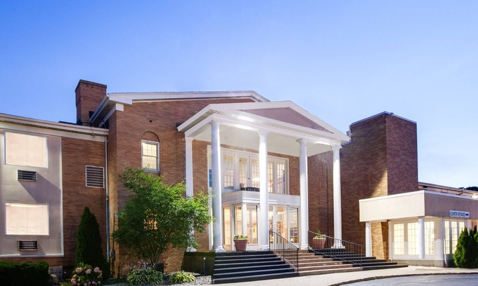 Creston Hotel | Motel 6 Grand Rapids, MI - Northeast