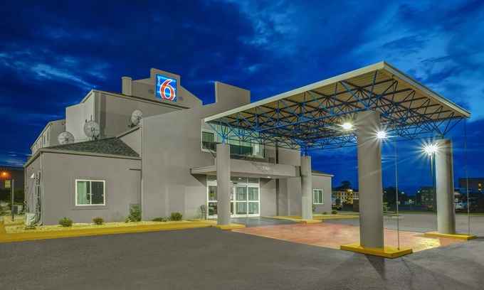 Montgomery Hotel | Motel 6 Montgomery, AL - Airport