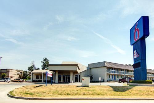 Mount Pleasant Hotel | Motel 6-Mount Pleasant, TX