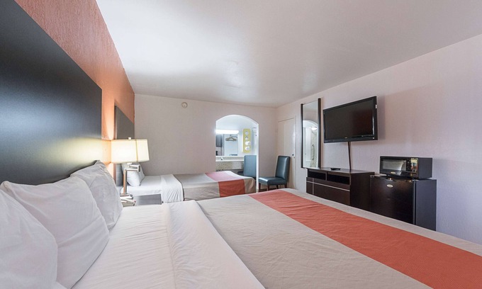 North San Antonio - SAT Hotel | Motel 6 San Antonio, TX - I-10 West