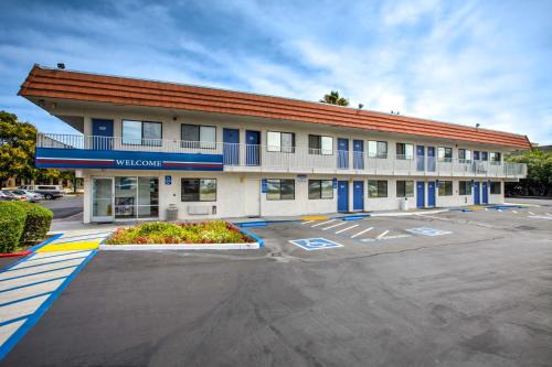 Nut Tree Hotel | Motel 6-Vacaville, CA