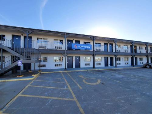 Wichita Hotel | Motel 6 Wichita KS South I35