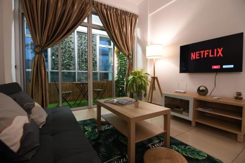 Tebrau Apartment | Mount Austin Midori Green 8 Pax Free Wi-Fi 500Mbps Netflix