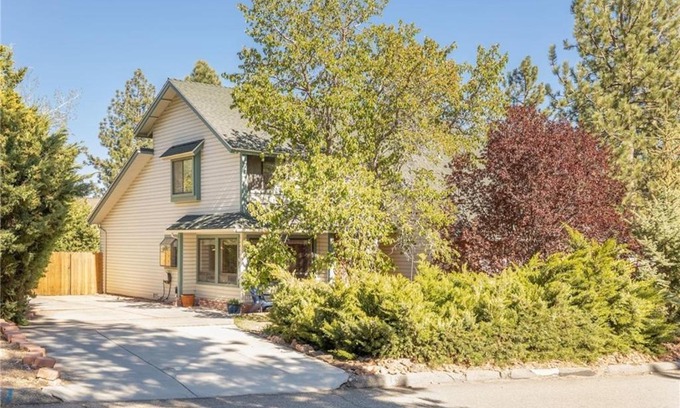 Big Bear City House | Mount Bearadise - Located in a beautiful quiet area of Big Bear City! Pool Table and Arcade Games!