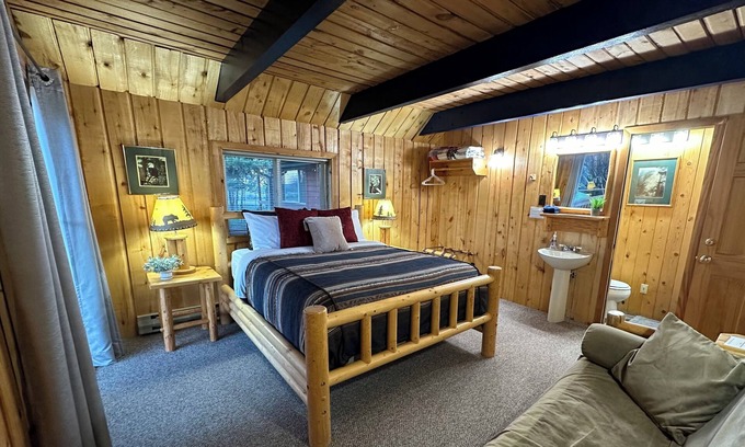 La Sal Cabin | Mount Peale Country Inn and Cabins
