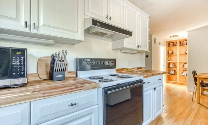 Mount Hood Village Apartment | Mountain bikers dream 1-bedroom apartment in Mount Hood Village.