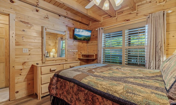 Pigeon Forge Cabin | Mountain Charm