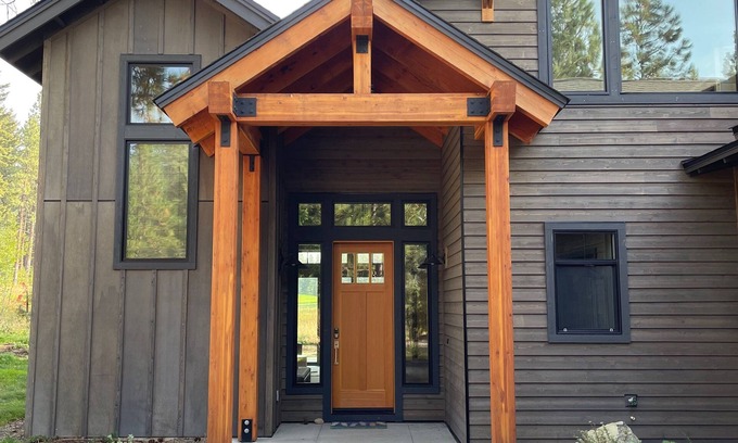 Cle Elum House | Mountain Escape 5BR/5.5BA sleeps 10 w/hot tub on golf course in Suncadia.