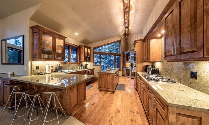 Lower Kingsbury House | Mountain Escape | Decks-EV Charger-Spa | Sleeps 10