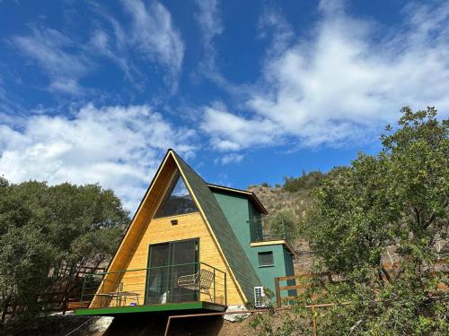 Arakapas House | Mountain Glamping Cabin With Kids Playground and Pool