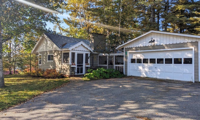 Saranac Lake House | Mountain House - Steps to the Rail Trail!