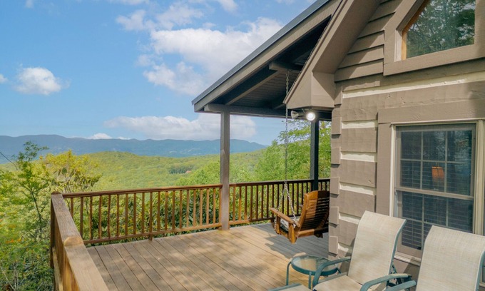 Banner Elk Cabin | Mountain Masterpeace - Pet friendly Banner Elk log cabin with LONG RANGE Views and hot tub!