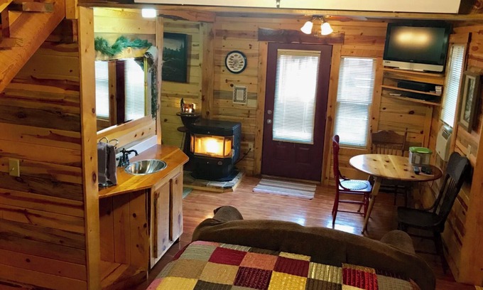 Hill City Cabin | Mountain Peaks Inn, OLD BALDY MTN SUITE, Downtown Hill City