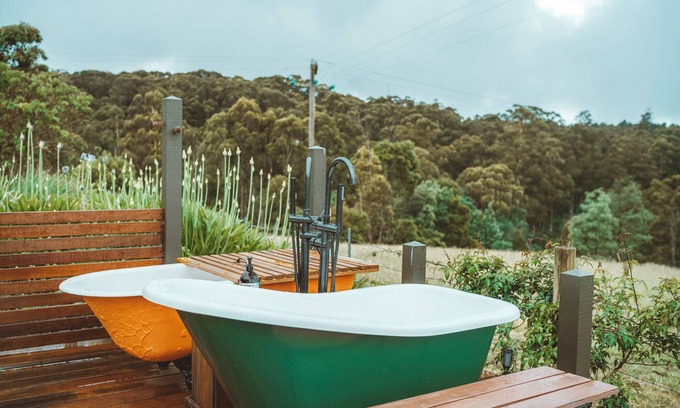 Rawson House | Mountain retreat - views, outdoor baths, WiFi