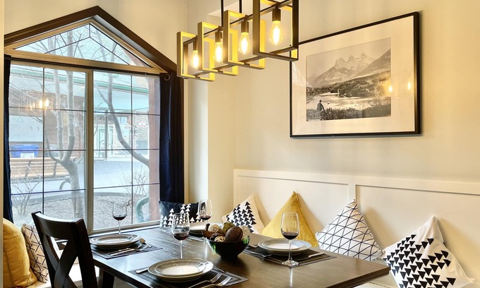 Canmore Ski Chalet | *Mountain View * NewlyReno luxury 2 BR/2BA chalet w/AC, pool open year round