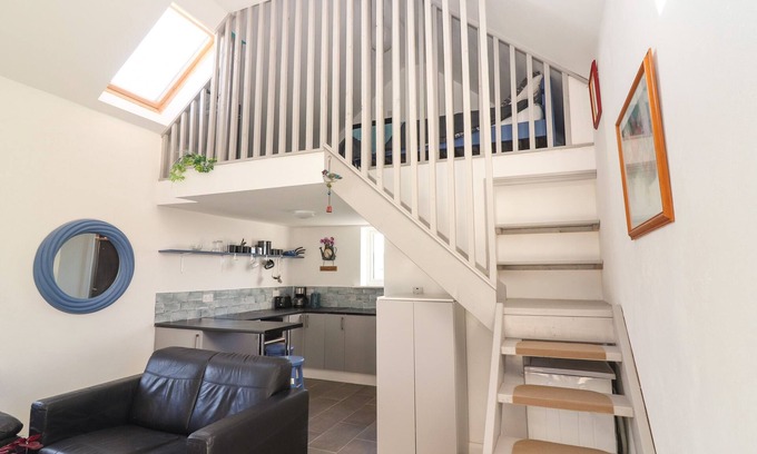 Kinvara Cottage | MOUNTAIN VIEW, romantic, with open fire in Kinvara, County Galway
