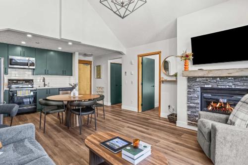 Canmore Apartment | Mountain Views Balcony and Free Parking