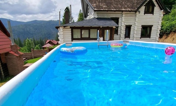 Mykulychyn House | Mountain White House гостинний двір