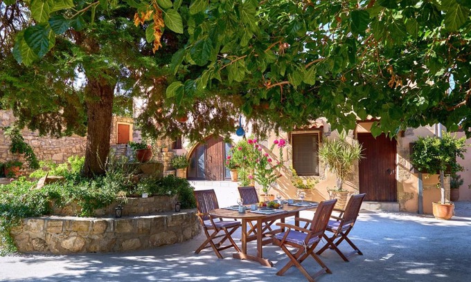 Latziana Villa | Mouri Villa