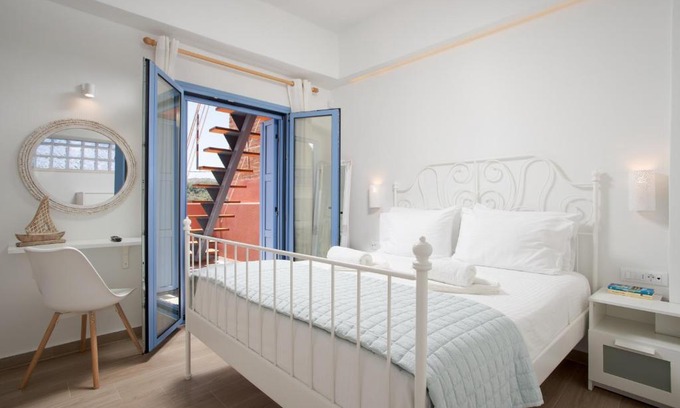 Platanias Town House | Mouse House with Sea View and Mini Pool