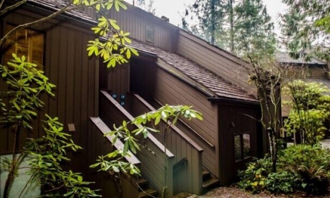 Glacier Apartment | Mt. Baker Lodging Condo 31- Sleeps 2!