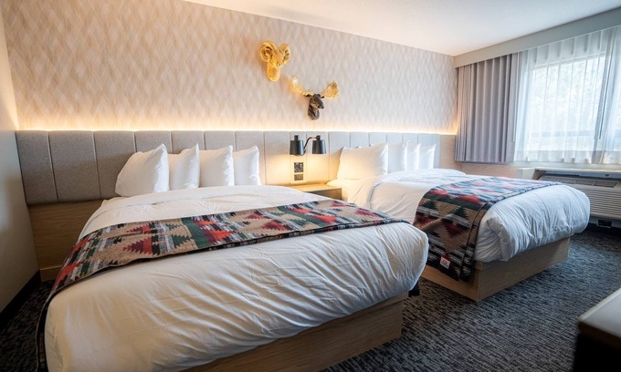 Silvertip Hotel | MTN House By Basecamp - Double Queen