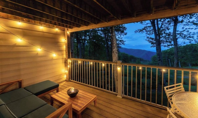 Wintergreen Apartment | Mtn View at Swoopside Hideaway: Walk to Everything - Prime Location