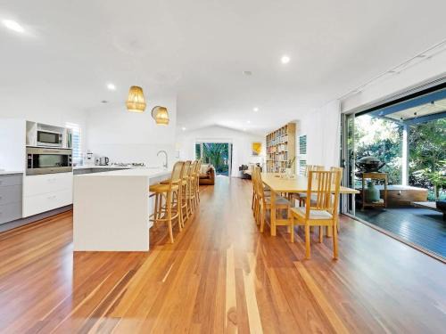 Mudjimba House | Mudjimba Beach Haven - Stroll to the Water