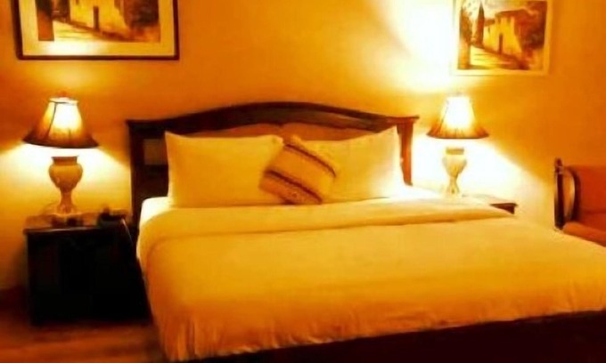 Gulshan-e-Iqbal Hotel | Mulberry inn Guest House Karachi