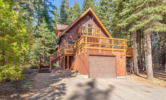 Ridgewood Cabin | Muletail Lodge in Carnelian Bay Close to town, hiking, biking