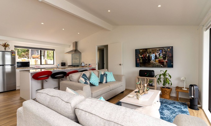 Mangonui House | Muller's Landing - Wide views over Mangonui Harbour