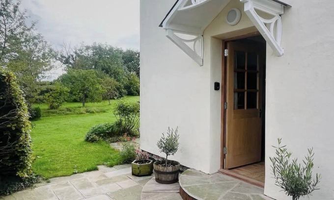 Overton-on-dee Cottage | Mulsford Country Cottage