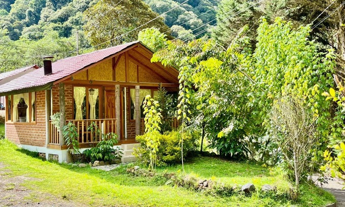 Banos de Agua Santa Cabin | Munay Wasi by Hospedaje Punztan 1-bedroom cabin in Baños de Agua Santa
