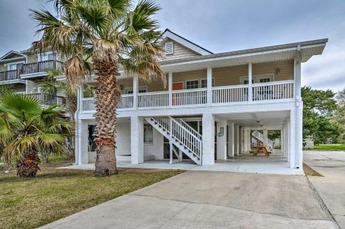 Garden City Apartment | Murrells Inlet Upstairs Unit 1 Block to Beach!