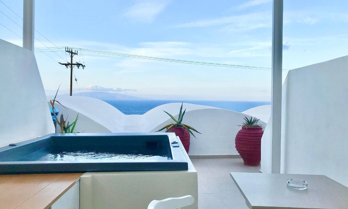 Oia Hotel | Muses Cycladic Suites - Two Level Compact Suite with Outdoor Hot tub & sea view
