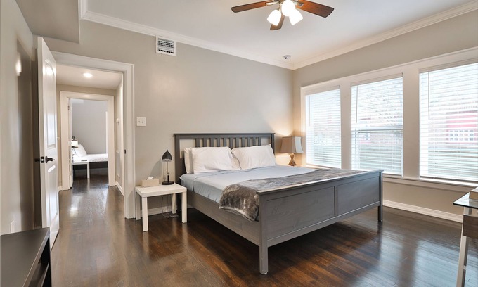South Central Houston House | Museum District - Beautiful 2 Br/2Ba with King bed!