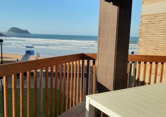 Zarautz Apartment | Muskaria Espectacular 1ª Línea Playa-piscina by Egona