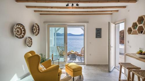 Milos House | My Honey Bee