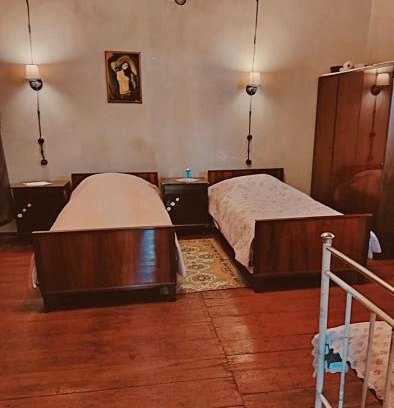 Velistsʼikhe House | Mya's Local homestead