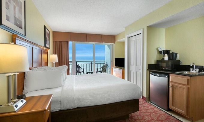 Downtown Myrtle Beach Apartment | Myrtle Waves Retreat Oceanfront King Room